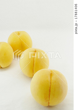 黄色い桃 17881406
