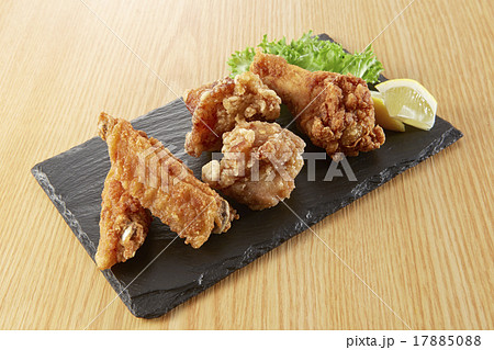 鶏の唐揚げ三種類盛り 17885088