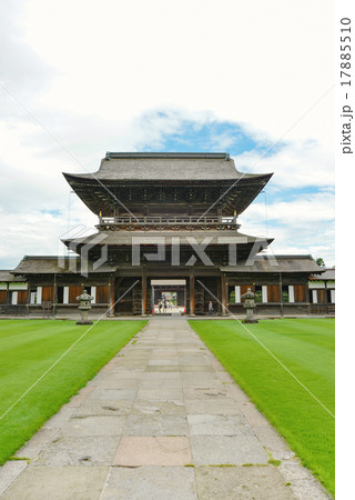 瑞龍寺山門と境内 17885510