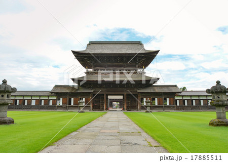 瑞龍寺山門と境内 17885511