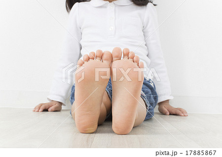 子供の足の裏の写真素材