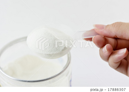 Collagen protein powder on spoon measure. Collagen protein powder on spoon measure. 17886307