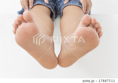 子供の足の裏の写真素材 子供の足の裏の写真素材