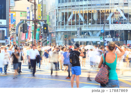渋谷駅前スクランブル交差点の雑踏の画像 17887869