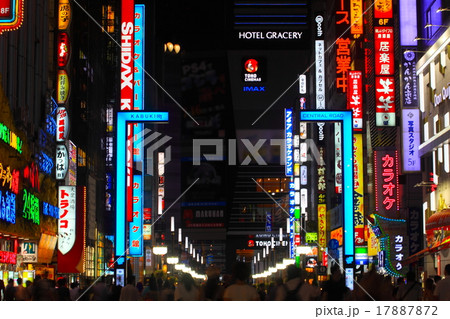 新宿歌舞伎町中央通り(セントラルロード)の夜景の画像 新宿歌舞伎町中央通り(セントラルロード)の夜景の画像 17887872