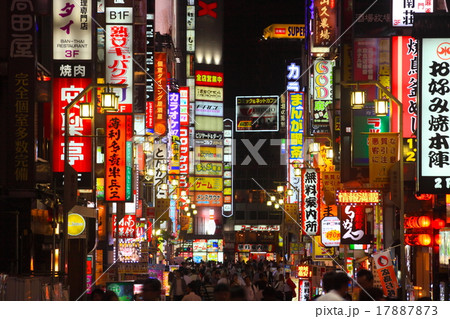 新宿歌舞伎町 歌舞伎町一番街 の夜景の画像の写真素材