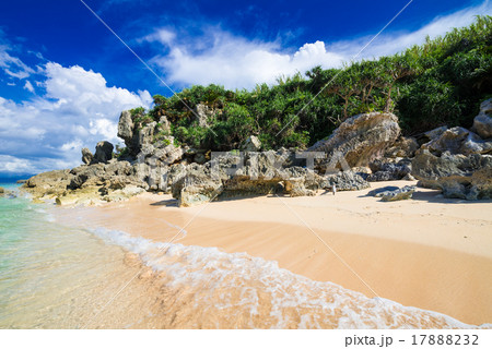 海、海岸、風景。沖縄、日本。 17888232