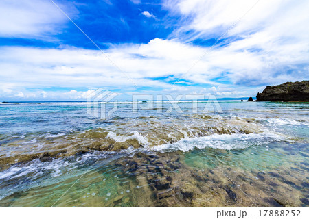 海、海岸、風景。沖縄、日本。 海、海岸、風景。沖縄、日本。 17888252