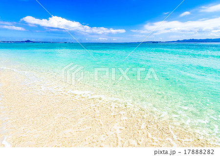 海、ビーチ、風景。沖縄、日本。 17888282