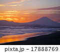 夕暮れのサーフィン２ 17888769