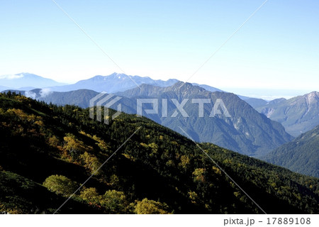 蝶ヶ岳の朝の風景（撮影地：蝶ヶ岳ヒュッテ） 17889108
