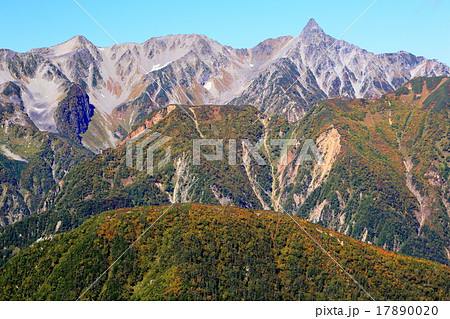 常念岳から見る槍ヶ岳と西岳 17890020