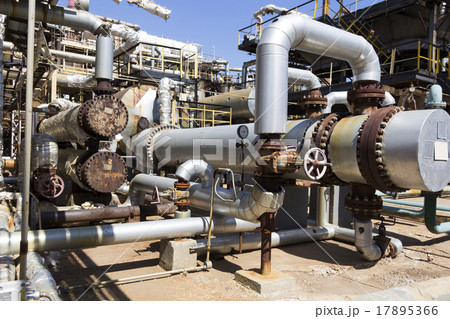 Industrial of refinery tower Industrial of refinery tower 17895366
