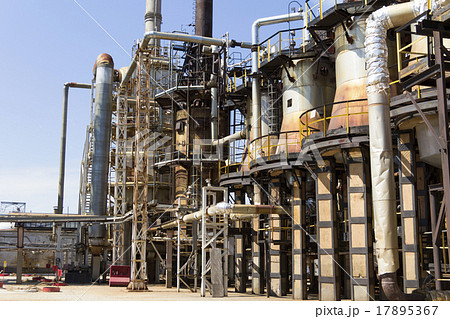 Industrial of refinery tower Industrial of refinery tower 17895367