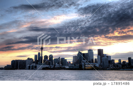 Toronto Skyline fromPier 17895486