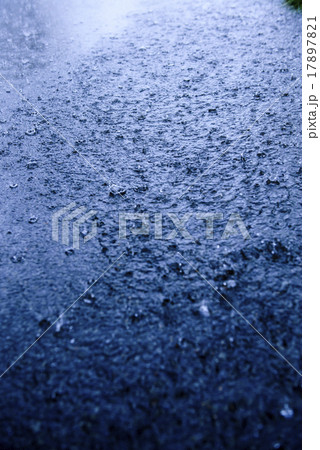 ゲリラ豪雨 17897821