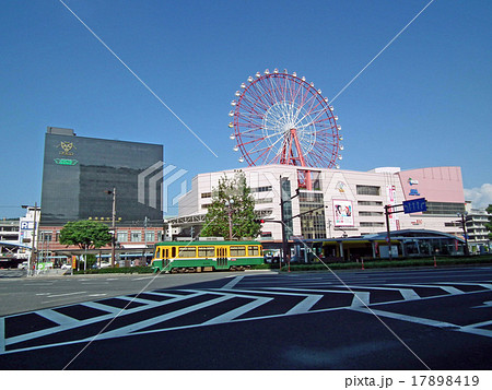 鹿児島中央駅と駅ビル アミュプラザ鹿児島 正面 桜島口 の写真素材