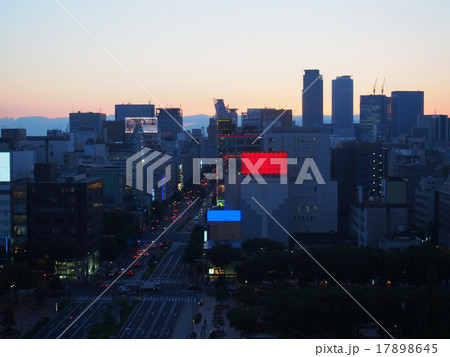 名古屋広小路通の夕暮れ 17898645