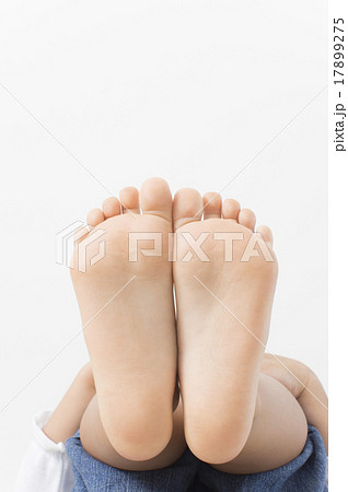 子供の足の裏 子供の足の裏 17899275