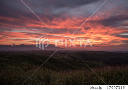 朝焼け 朝焼け 17907316