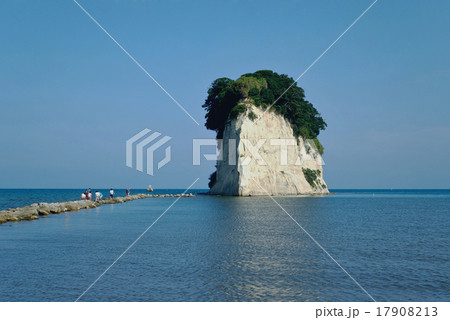 奥能登 エンムスビーチの見附島 奥能登 エンムスビーチの見附島 17908213