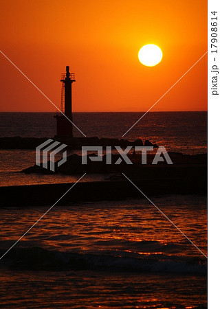 西伊豆 宇久須港の夕陽 西伊豆 宇久須港の夕陽 17908614