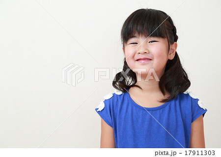 かわいい幼稚園児の女の子の写真素材