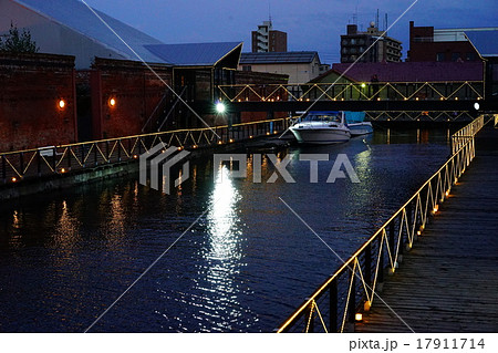 トワイライトブルーの夕暮れ 函館金森赤レンガ倉庫 トワイライトブルーの夕暮れ 函館金森赤レンガ倉庫 17911714
