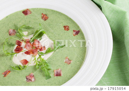 Arugula cream soup with sour cream and bacon Arugula cream soup with sour cream and bacon 17915054