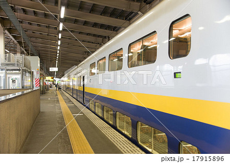 越後湯沢駅に停車中のMaxたにがわ 越後湯沢駅に停車中のMaxたにがわ 17915896