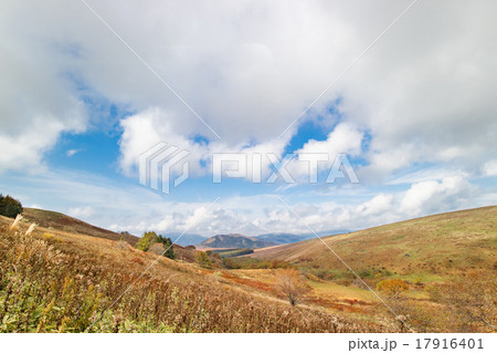 車山高原から見た景色 秋 紅葉の写真素材