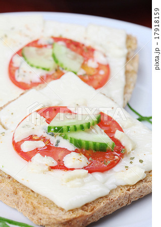 Grilled cheese sandwiches 17918159
