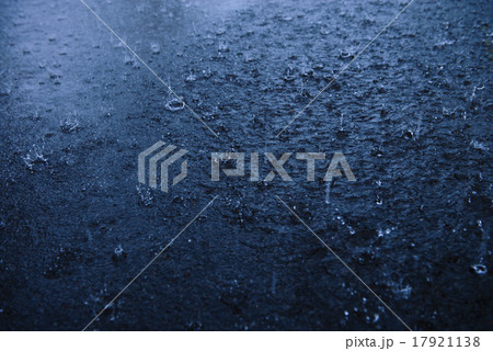 ゲリラ豪雨 17921138