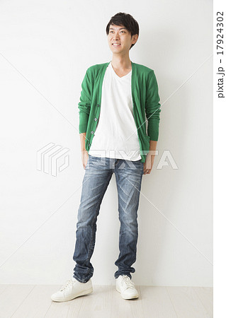 ポートレート　私服のミドル男性 17924302