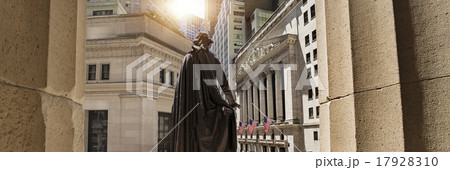 View of George Washington statue View of George Washington statue 17928310