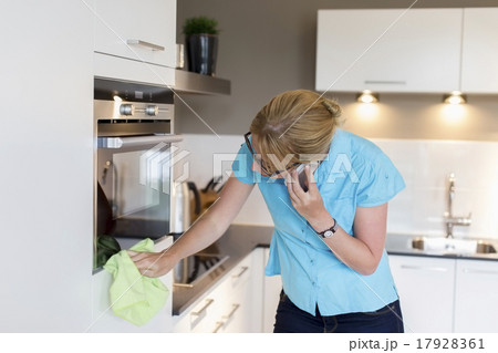 Woman cleaning house Woman cleaning house 17928361