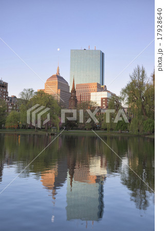 Buildings in Copley Square in Boston Public Garden pond Buildings in Copley Square in Boston Public Garden pond 17928640