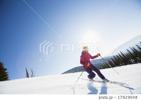 Woman skiing downhill 17929048