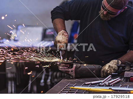 Man using circular saw in workshop Man using circular saw in workshop 17929518