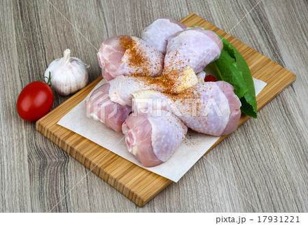 Raw chicken legs Raw chicken legs 17931221