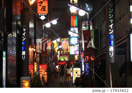 夜のサンシャイン中央通りの画像 17934822