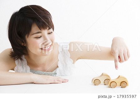 若い女性 若い女性 17935597