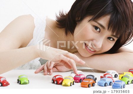 若い女性 17935603