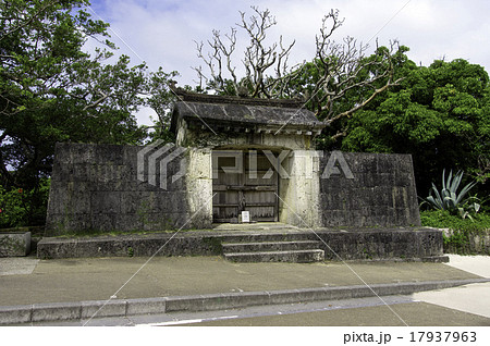 園比屋武御嶽石門 17937963