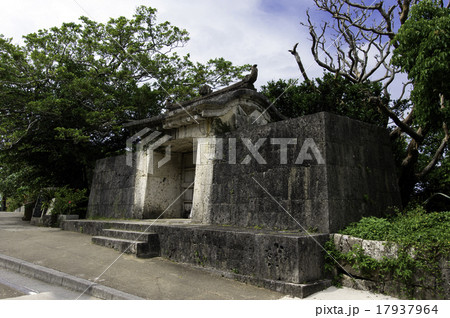 園比屋武御嶽石門 17937964