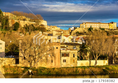 View of the old town of Beziers - France View of the old town of Beziers - France 17938382