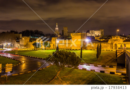 View of medieval town Avignon in the morning 17938413