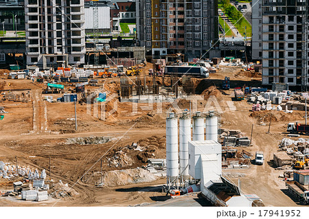 Construction of houses in a residential area 17941952
