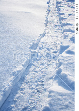 Path on the snow 17943531