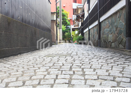 神楽坂の路地裏（石畳）の画像 17943728